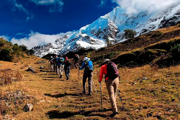 Trekking humantay lake