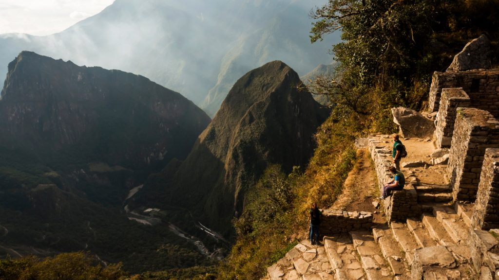 Vista desde escalinatas incas al amanecer, excelente punto para aplicar Photography Tips Machu Picchu - Xplor Machu Picchu